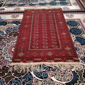 Elde dokalan yupek haly.