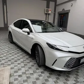 Toyota Camry 2025