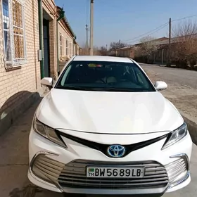 Toyota Camry 2021