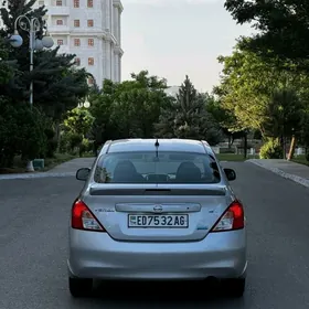 Nissan Versa 2013