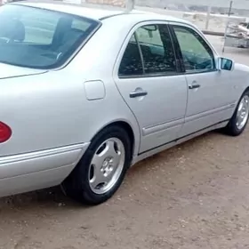Mercedes-Benz E320 1996