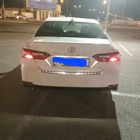 Toyota Camry Hybrid 2022