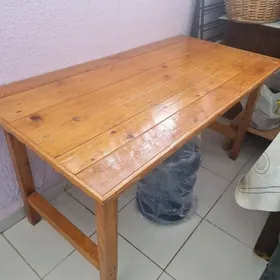 Стол из дерева