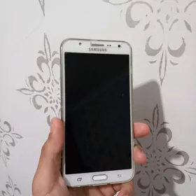 Samsung J 7