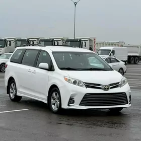 Toyota Sienna 2019