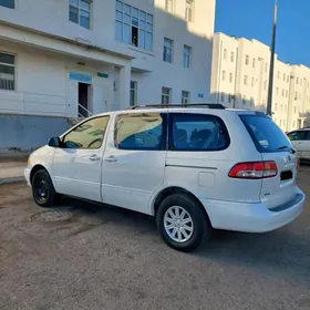 Toyota Sienna 2002