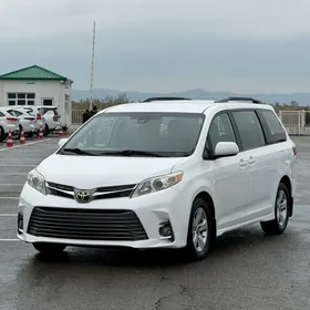 Toyota Sienna 2019