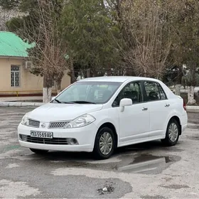 Nissan Tiida 2010