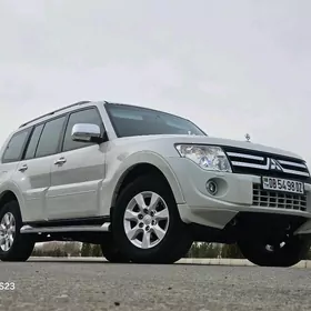 Mitsubishi Pajero 2013