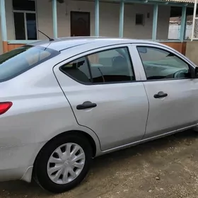 Nissan Versa 2011