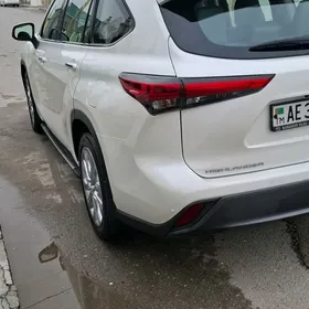 Toyota Highlander 2021