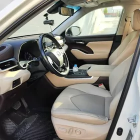 Toyota Highlander 2021