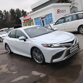 Toyota Camry 2021