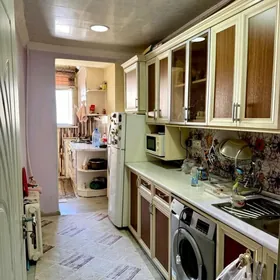 3 ком 2 этаж 6 мкр