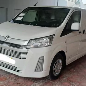 Toyota Hiace 2022