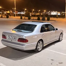 Mercedes-Benz E320 2001