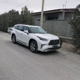 Toyota Highlander 2021