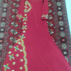 gyzyl koynek yakasy kompyuter