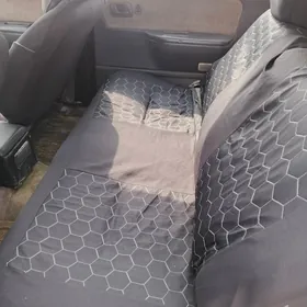 Mitsubishi Chariot 1995