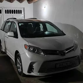 Toyota Sienna 2019