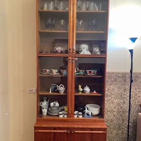 Книжный шкаф