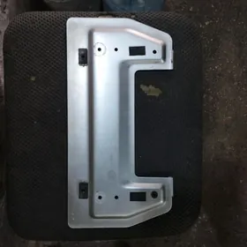 BMW e34 pod nomernik