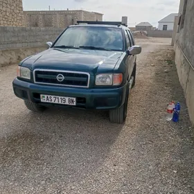 Nissan Pathfinder 1996