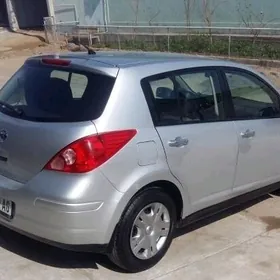 Nissan Versa 2011