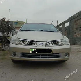 Nissan Tiida 2005