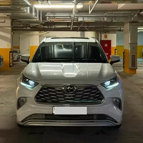 Toyota Highlander 2021