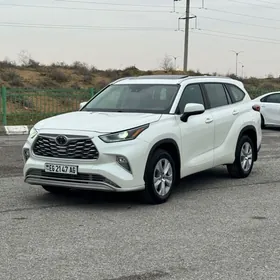Toyota Highlander 2021