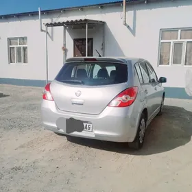 Nissan Tiida 2011
