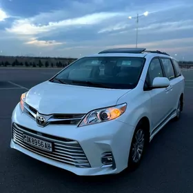 Toyota Sienna 2019