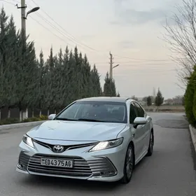 Toyota Camry 2021