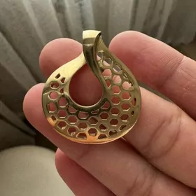 золотой кулон