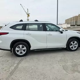 Toyota Highlander 2021