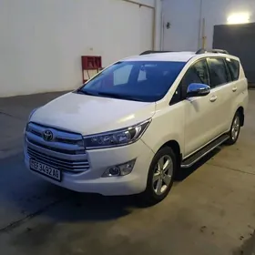 Toyota Innova 2020