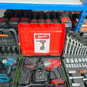 700NN BOLTAWOLT TÄZE