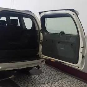 Toyota Land Cruiser Prado 2013