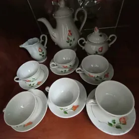 кофейный сервиз и бокалы