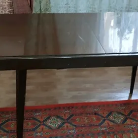 Дубовый стол