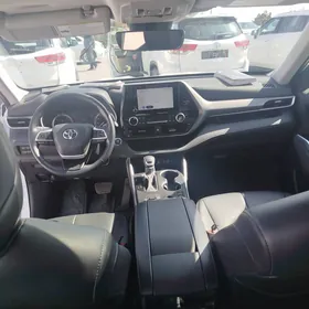 Toyota Highlander 2023