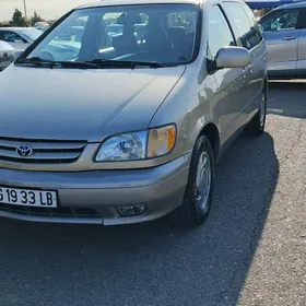 Toyota Sienna 2002