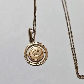 золотой кулон дева