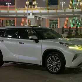 Toyota Highlander 2021