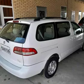 Toyota Sienna 2002