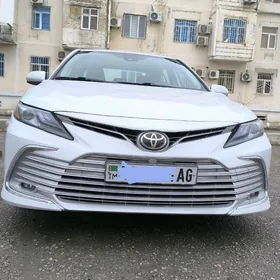 Toyota Camry 2021