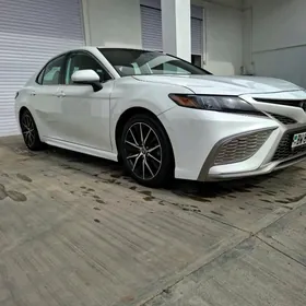 Toyota Camry 2021