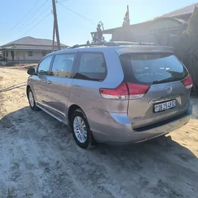 Toyota Sienna 2012
