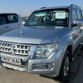 Mitsubishi Pajero 2015